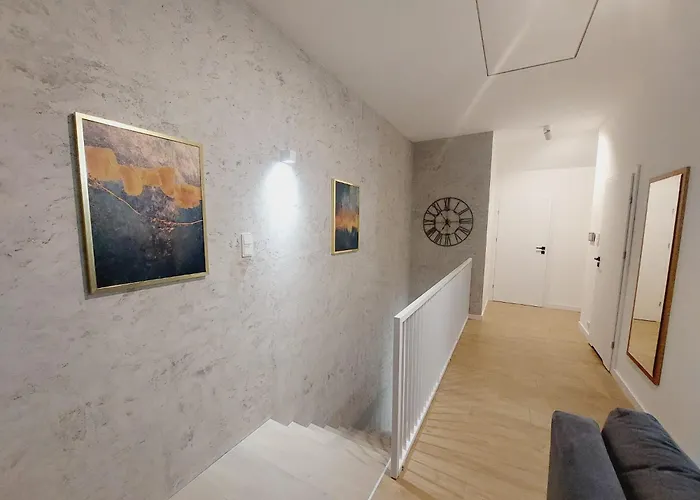 Komfortowe Mieszkanie, Duzy Taras, Bezplatny Parking, Awg דירה קרקוב